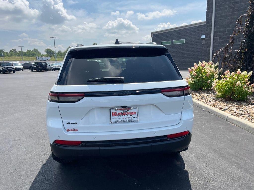 new 2025 Jeep Grand Cherokee car, priced at $37,855