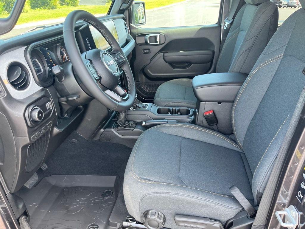 new 2025 Jeep Wrangler car, priced at $46,040