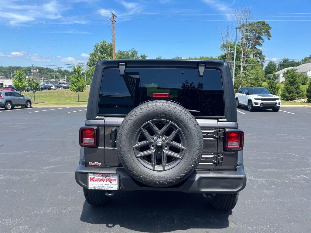 new 2025 Jeep Wrangler car, priced at $46,040