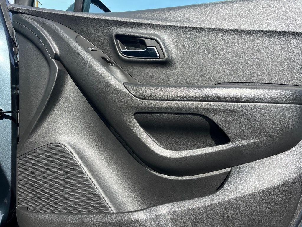 used 2022 Chevrolet Trax car, priced at $18,474