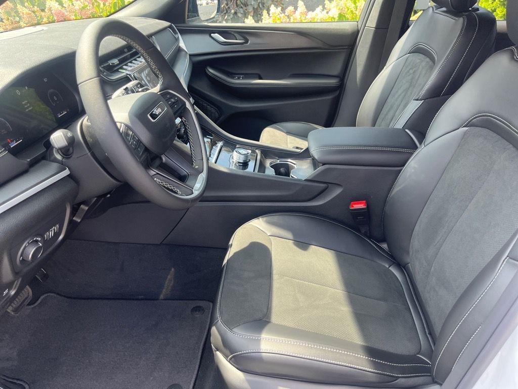 new 2025 Jeep Grand Cherokee car, priced at $44,286