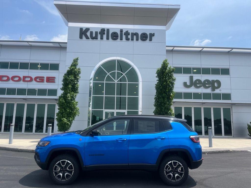 new 2025 Jeep Compass car, priced at $34,006
