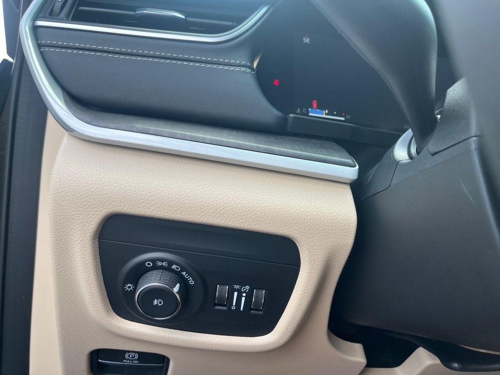 new 2025 Jeep Grand Cherokee car, priced at $43,509