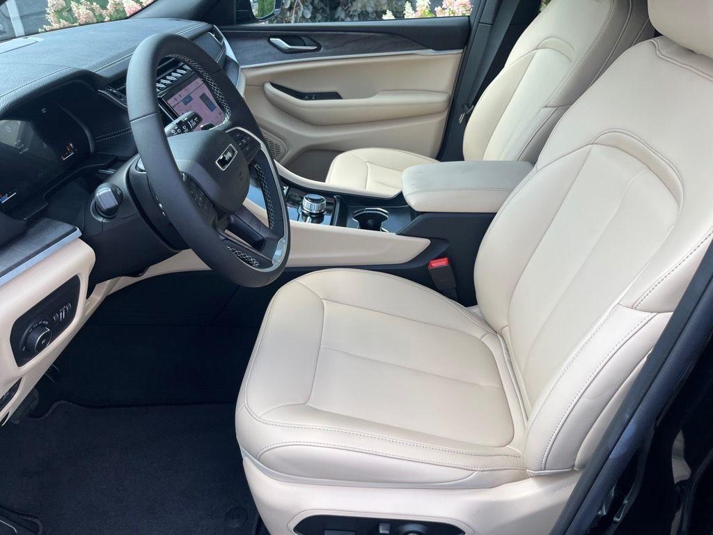 new 2025 Jeep Grand Cherokee car, priced at $43,509