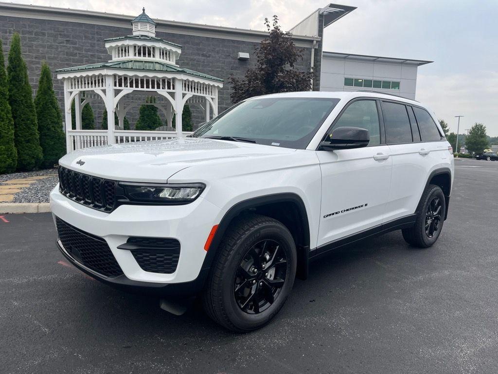 new 2025 Jeep Grand Cherokee car, priced at $38,855