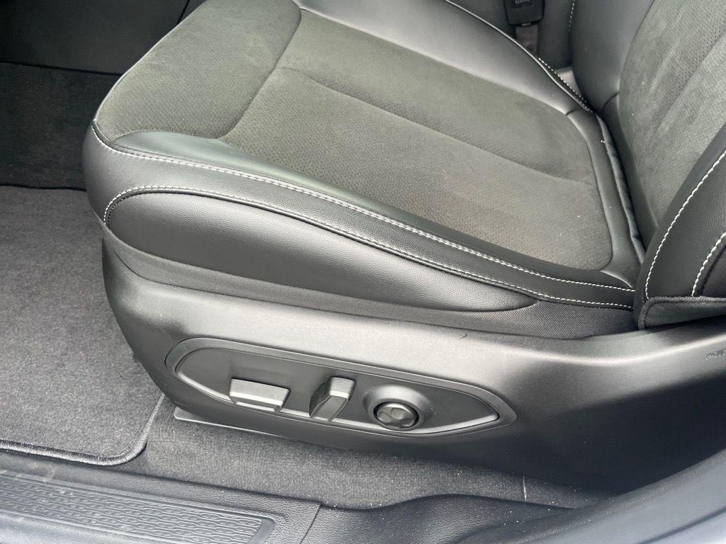 new 2025 Jeep Grand Cherokee car, priced at $38,855