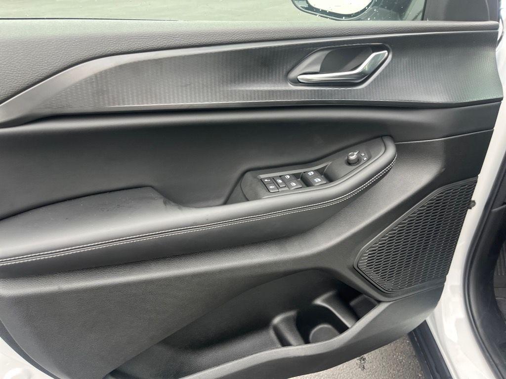 new 2025 Jeep Grand Cherokee car, priced at $38,855
