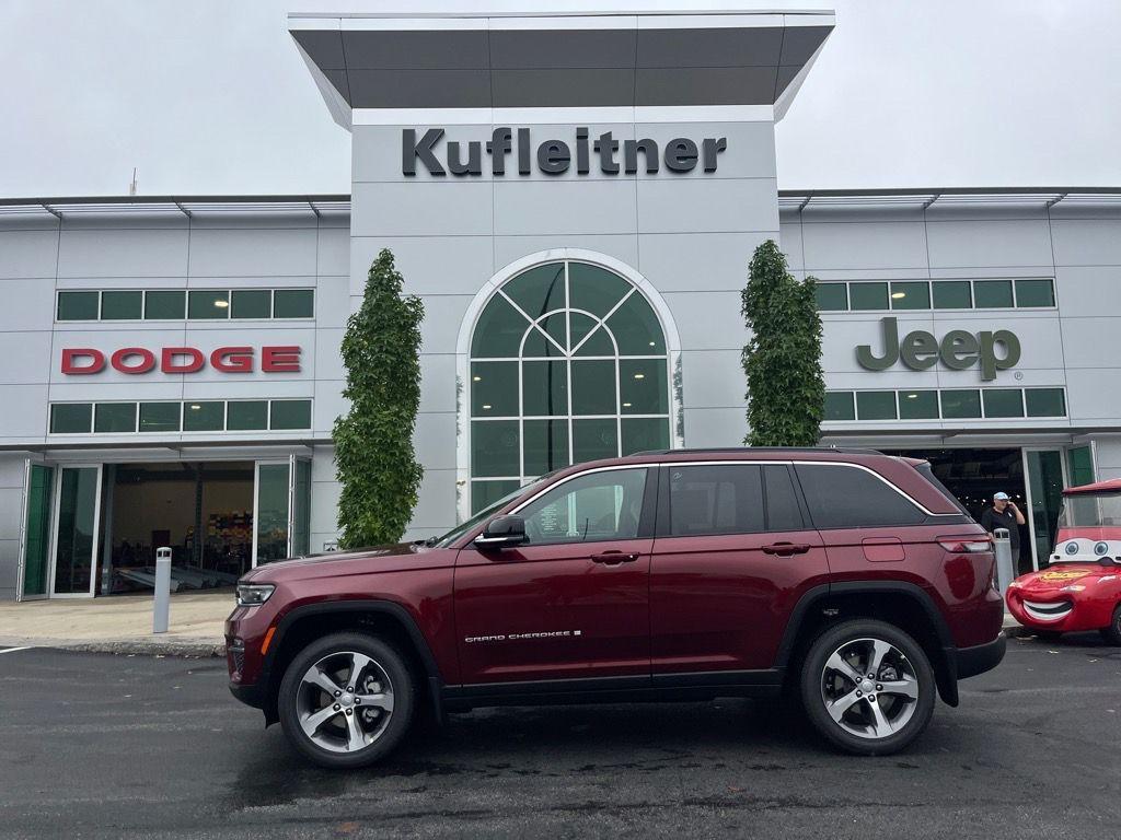 new 2025 Jeep Grand Cherokee car, priced at $51,526