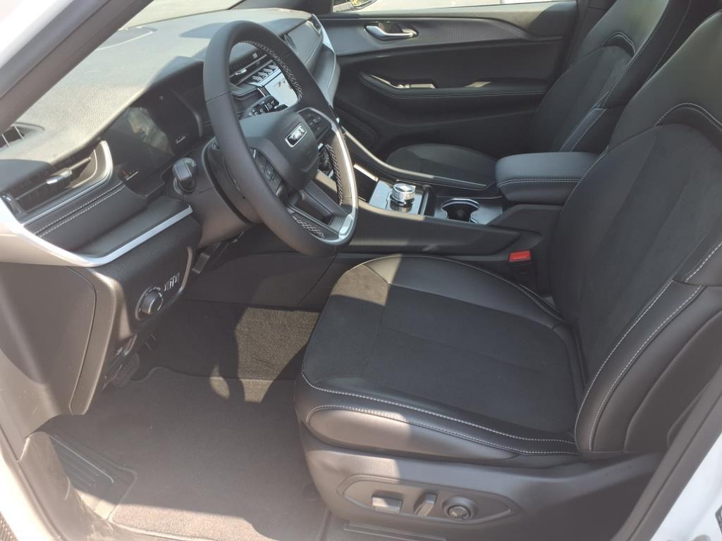 new 2025 Jeep Grand Cherokee car, priced at $41,855