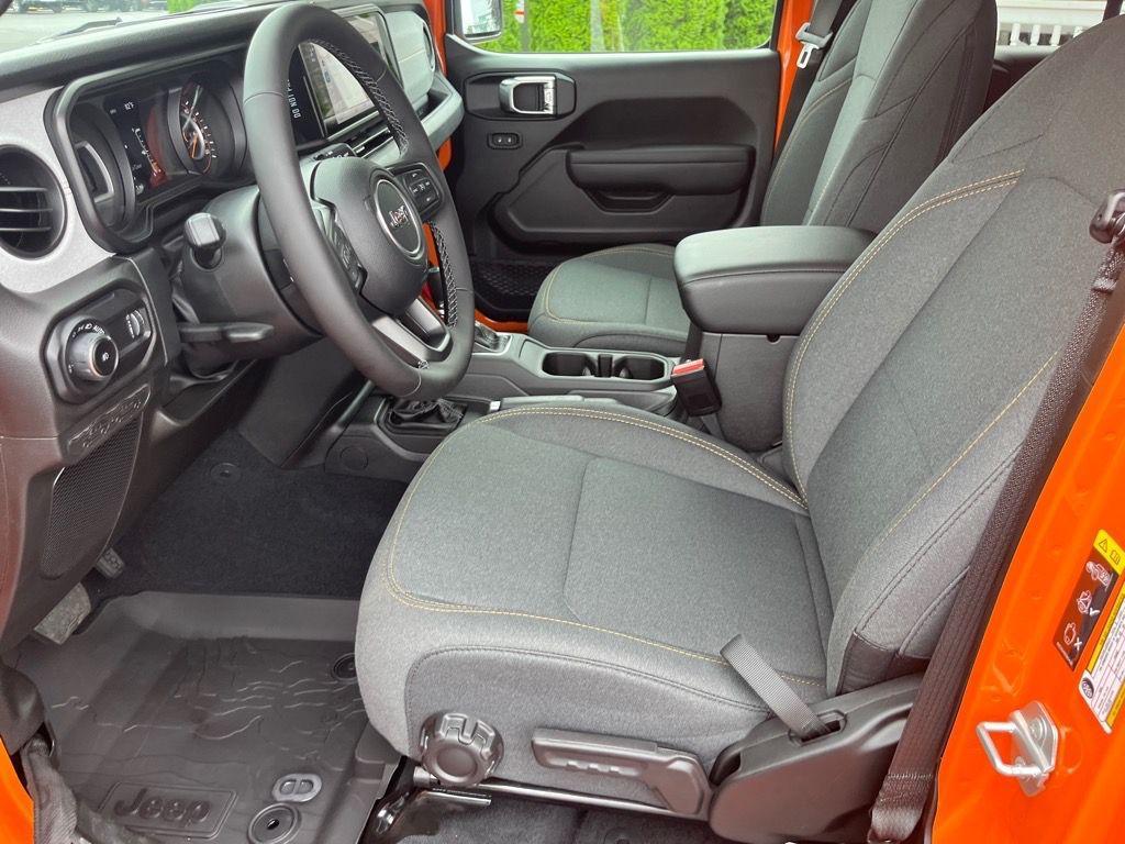 new 2025 Jeep Wrangler car, priced at $45,581