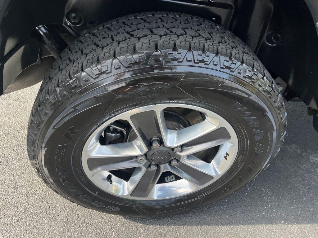 used 2021 Jeep Wrangler Unlimited car, priced at $31,098