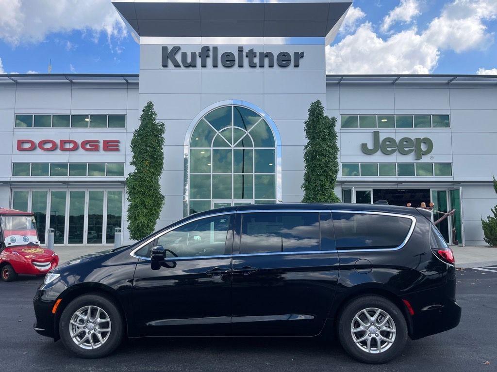 new 2025 Chrysler Pacifica car, priced at $39,227