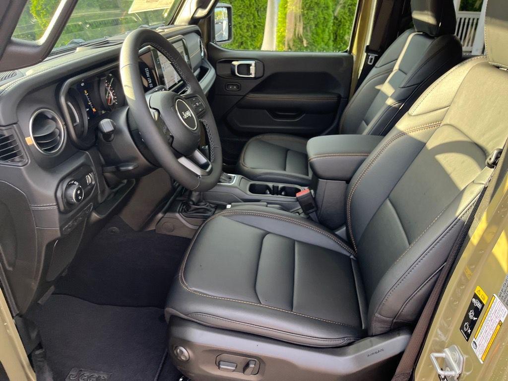 new 2025 Jeep Gladiator car, priced at $44,926