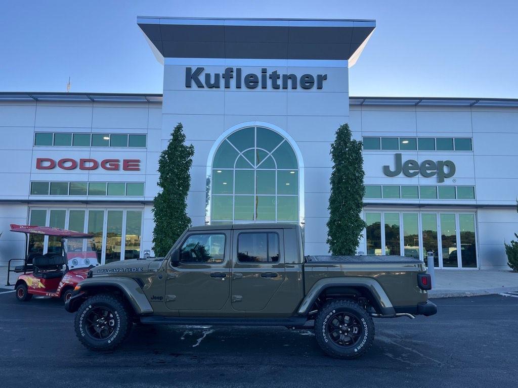 new 2025 Jeep Gladiator car, priced at $44,926