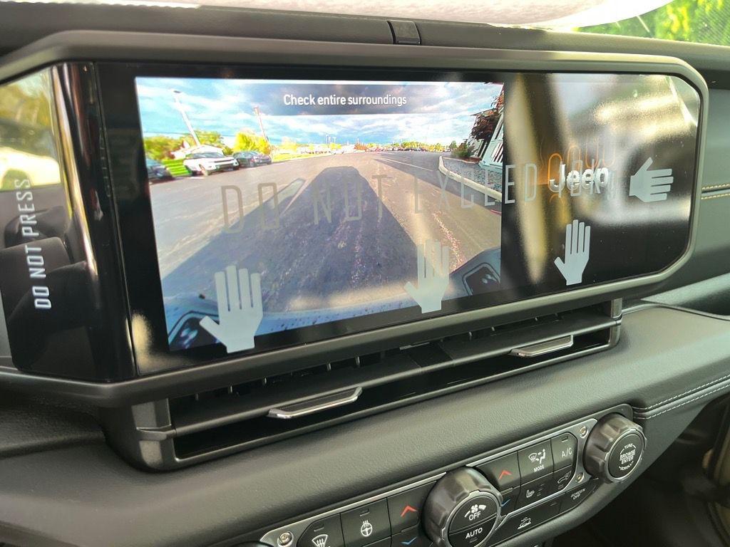 new 2025 Jeep Gladiator car, priced at $44,926