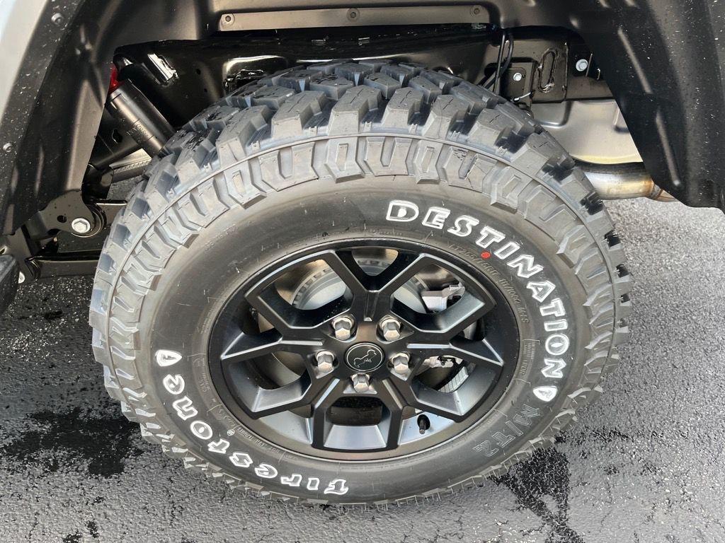 new 2025 Jeep Gladiator car, priced at $44,926