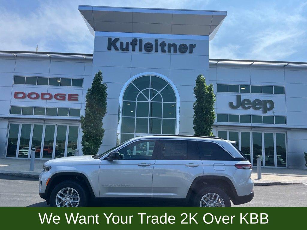 new 2025 Jeep Grand Cherokee car, priced at $27,715