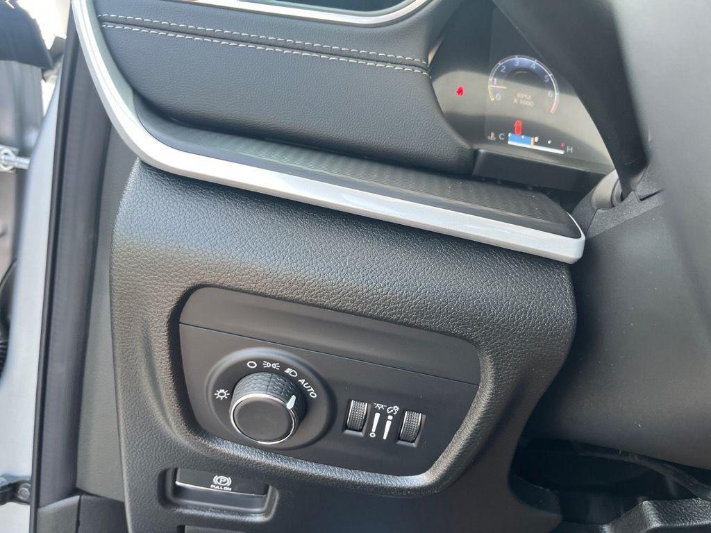 new 2025 Jeep Grand Cherokee car, priced at $38,215