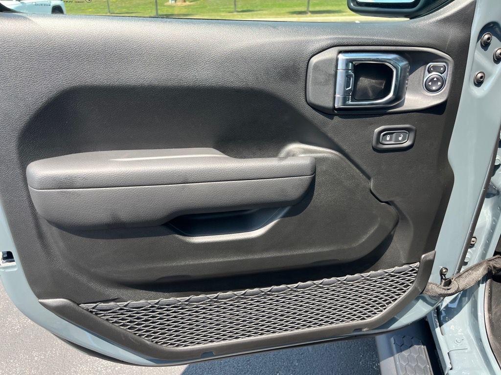new 2025 Jeep Wrangler car, priced at $46,960