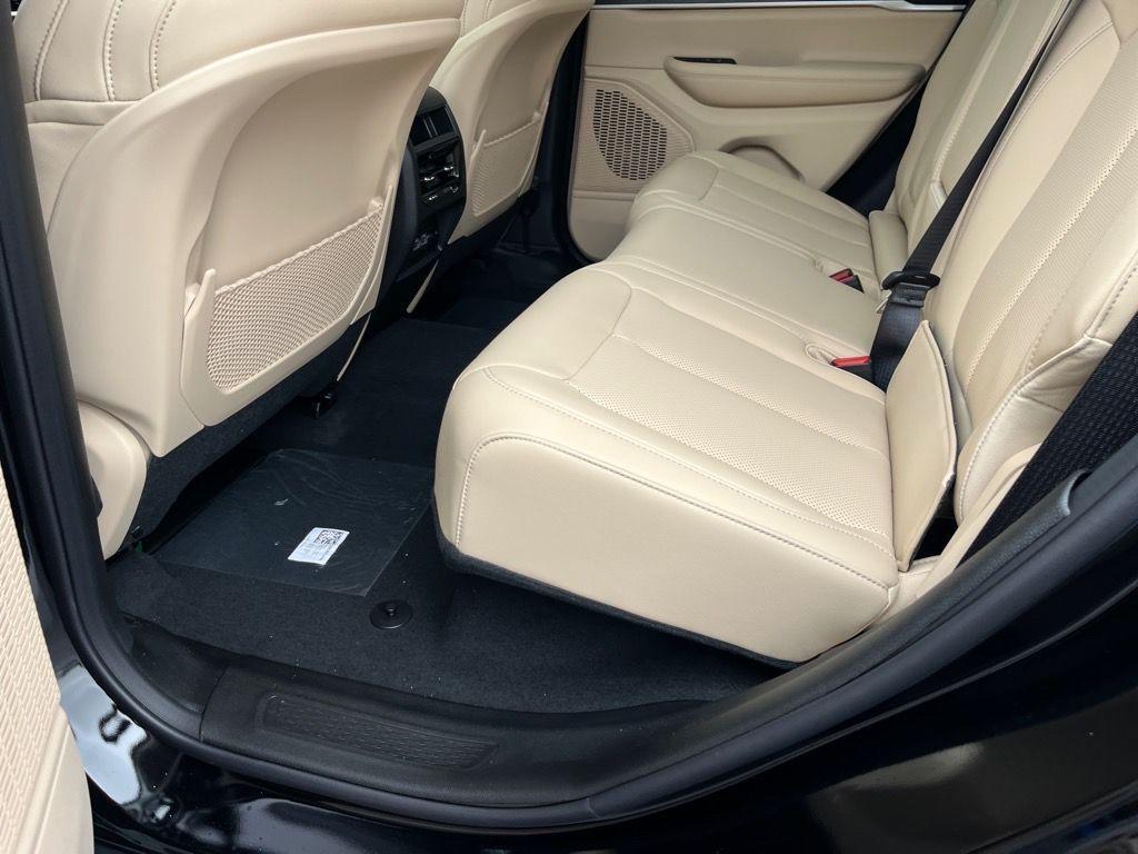new 2025 Jeep Grand Cherokee car, priced at $51,526