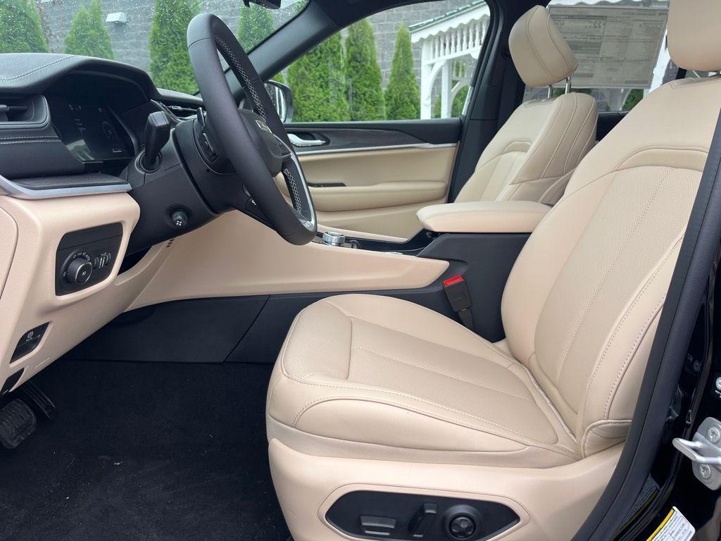 new 2025 Jeep Grand Cherokee car, priced at $51,526