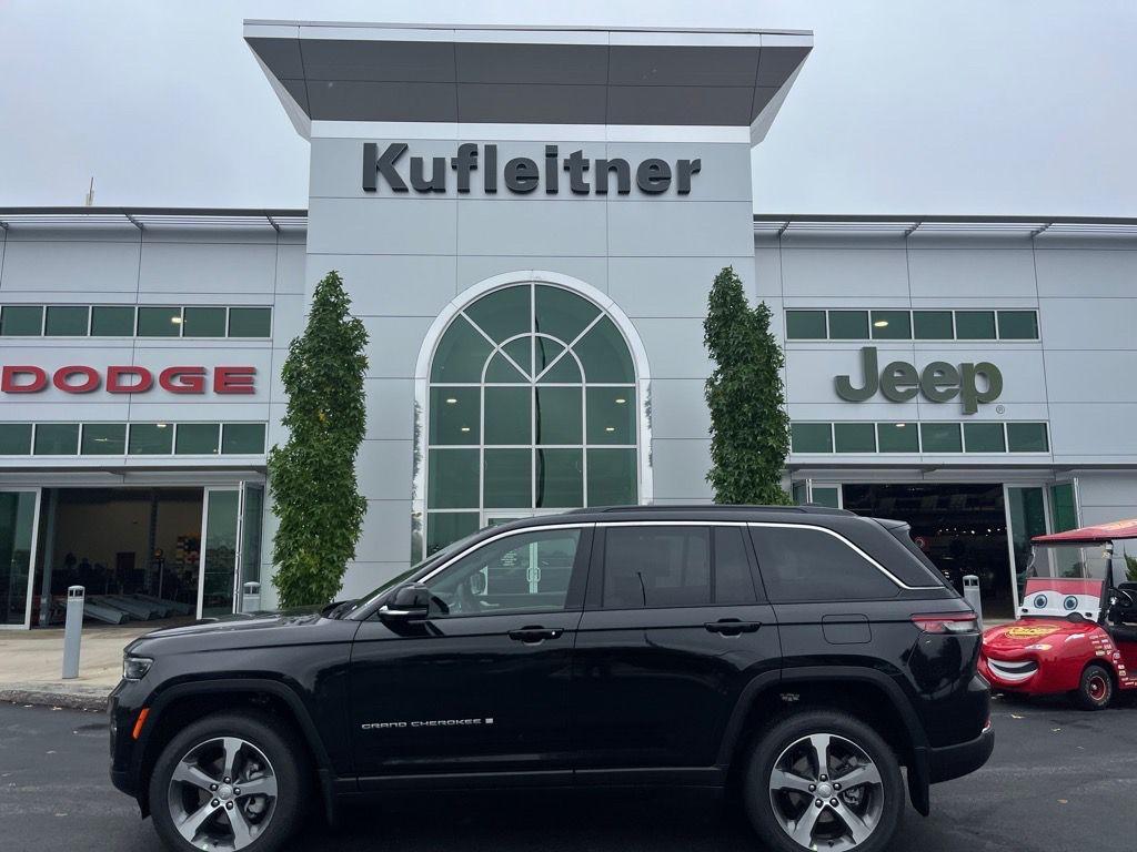new 2025 Jeep Grand Cherokee car, priced at $51,526