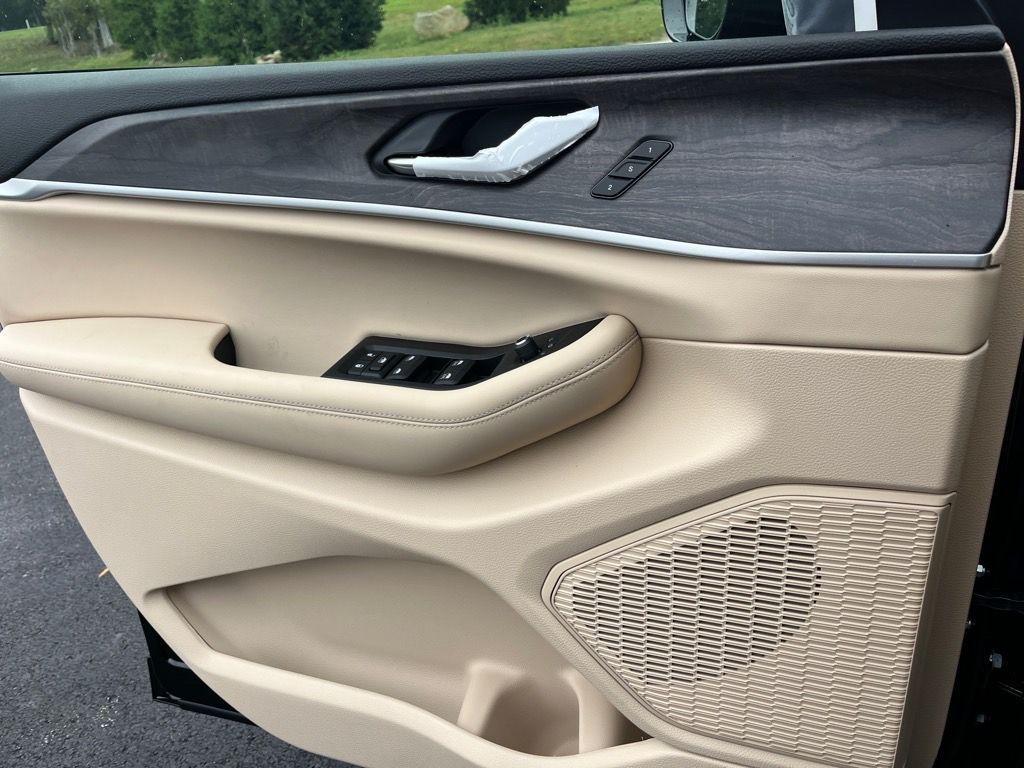 new 2025 Jeep Grand Cherokee car, priced at $51,526