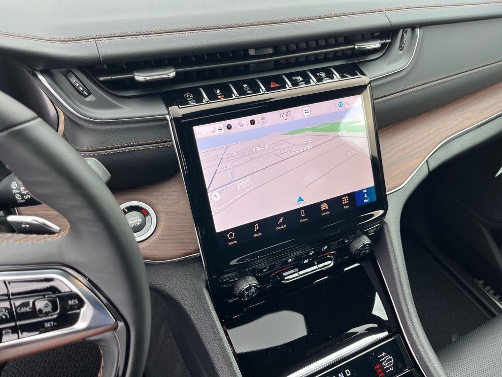 new 2025 Jeep Grand Cherokee car, priced at $58,309