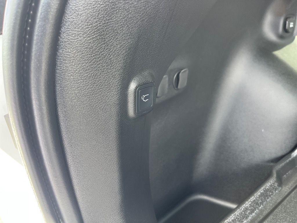 used 2022 Jeep Cherokee car, priced at $32,872