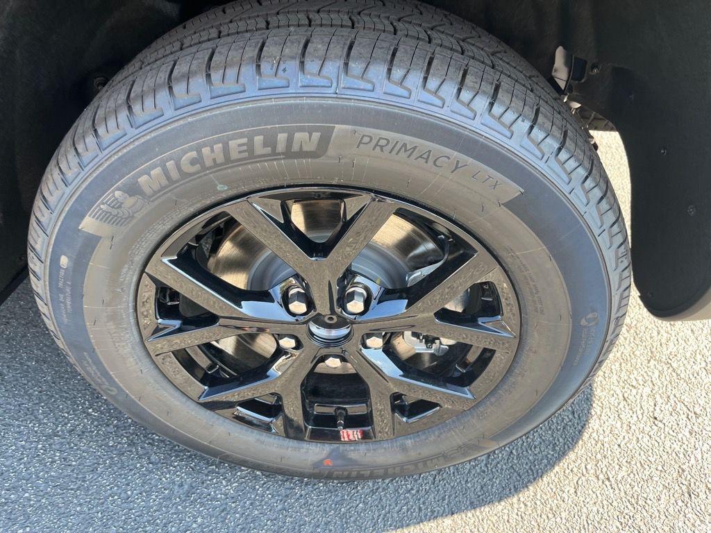 new 2025 Jeep Grand Cherokee L car, priced at $43,641