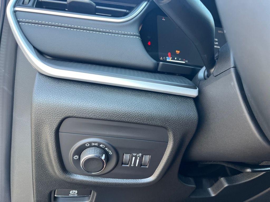 new 2025 Jeep Grand Cherokee L car, priced at $43,641