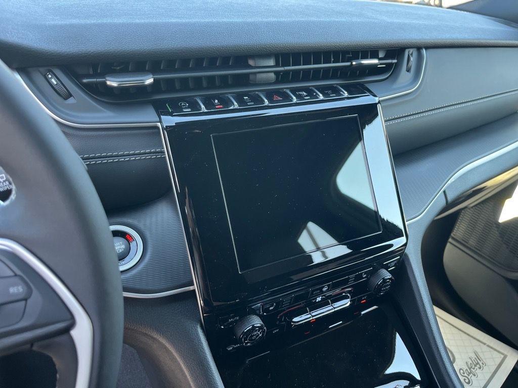 new 2025 Jeep Grand Cherokee L car, priced at $43,641