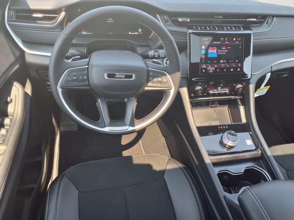 new 2025 Jeep Grand Cherokee car, priced at $43,286