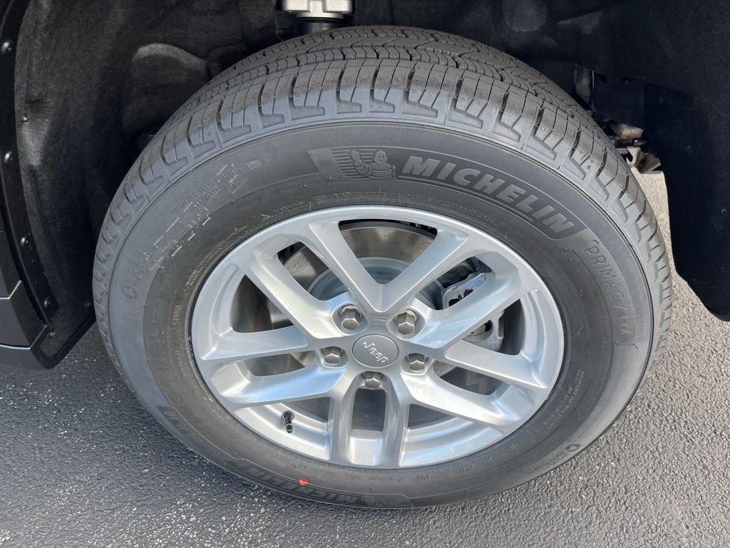 new 2025 Jeep Grand Cherokee car, priced at $39,777