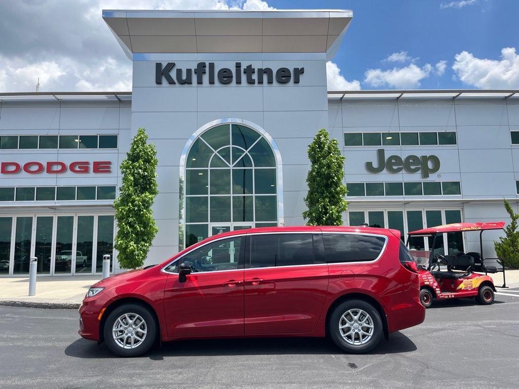 new 2025 Chrysler Pacifica car, priced at $39,397