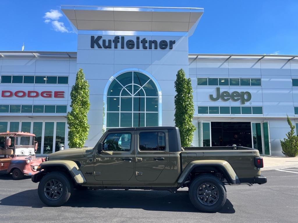 new 2025 Jeep Gladiator car, priced at $44,451