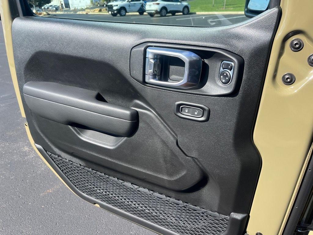 new 2025 Jeep Gladiator car, priced at $44,451