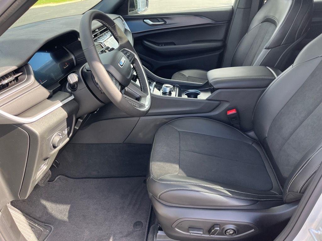 new 2025 Jeep Grand Cherokee L car, priced at $45,454