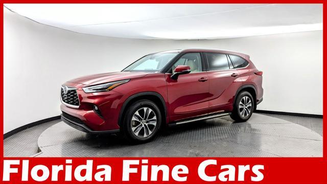 used 2022 Toyota Highlander car, priced at $31,899