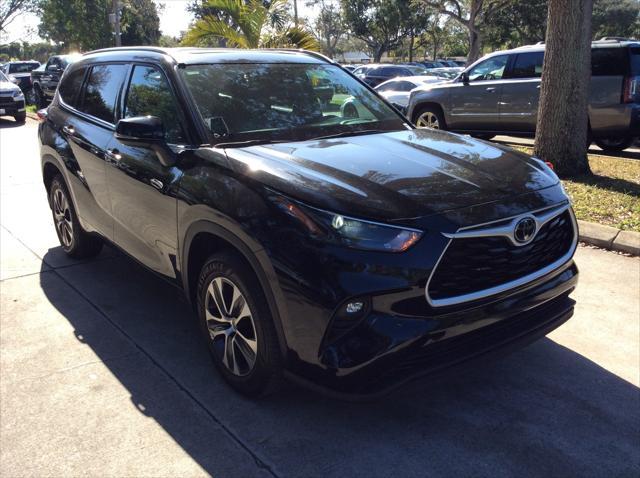 used 2022 Toyota Highlander car, priced at $26,799