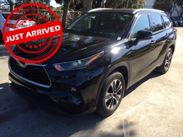 used 2022 Toyota Highlander car, priced at $26,799