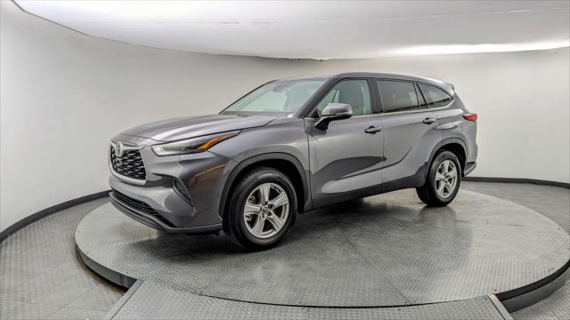 used 2022 Toyota Highlander car, priced at $27,999