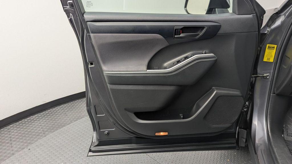 used 2022 Toyota Highlander car, priced at $22,699