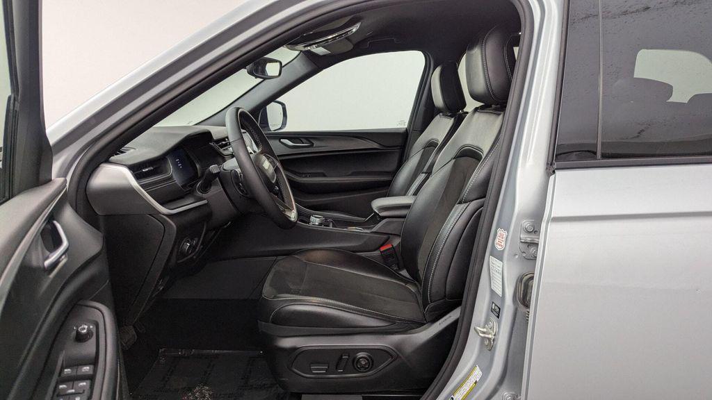 used 2024 Jeep Grand Cherokee car, priced at $24,898