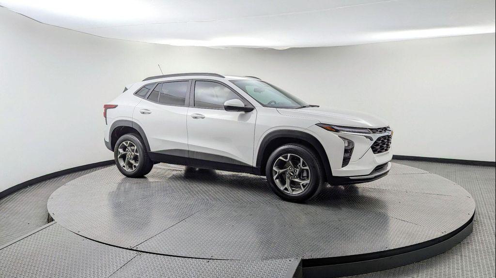 used 2025 Chevrolet Trax car, priced at $18,299