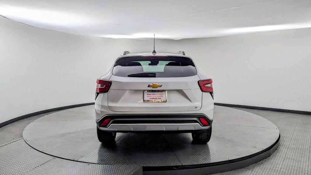 used 2025 Chevrolet Trax car, priced at $18,299