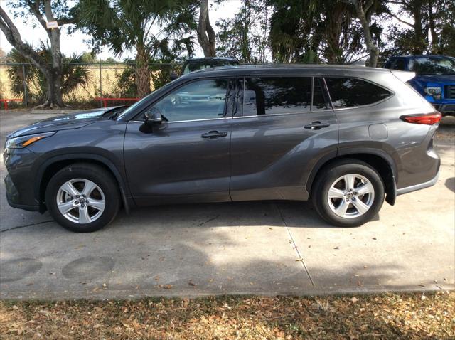 used 2021 Toyota Highlander car, priced at $27,999