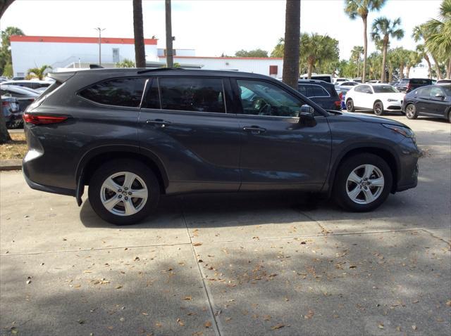 used 2021 Toyota Highlander car, priced at $27,999