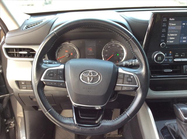 used 2021 Toyota Highlander car, priced at $27,999