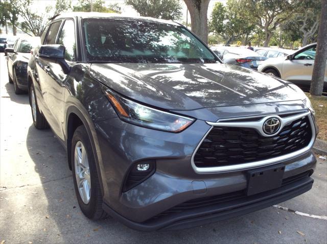 used 2021 Toyota Highlander car, priced at $27,999